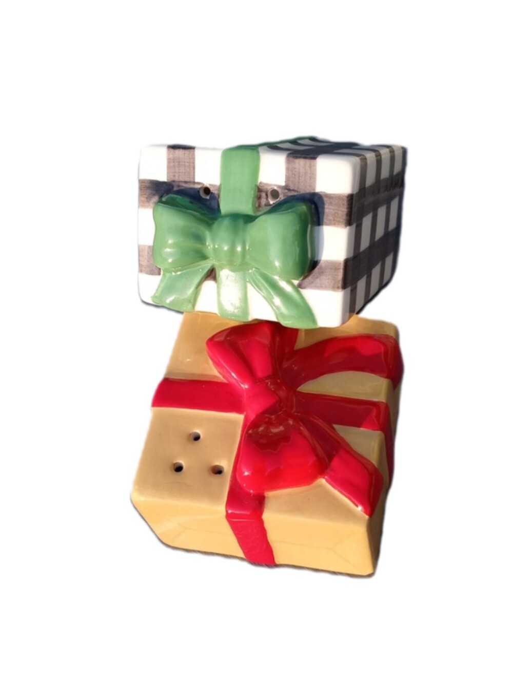 Hallmark Salt & Pepper Shakers Ceramic Checker Present Design with a Bow - Picture 2 of 3